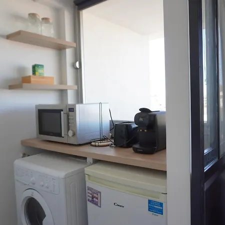 Cosy Devant Rer B Tgv Sncf *