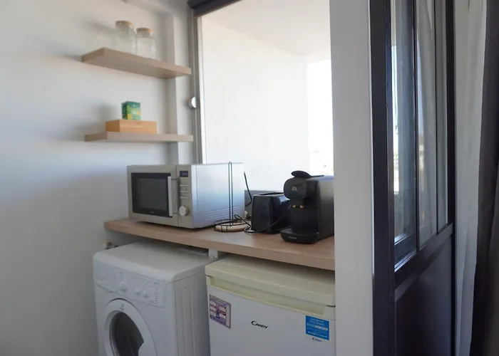 Cosy Devant Rer B Tgv Sncf *