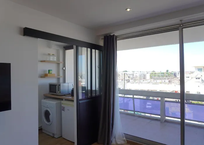 Cosy Devant Rer B Tgv Sncf *