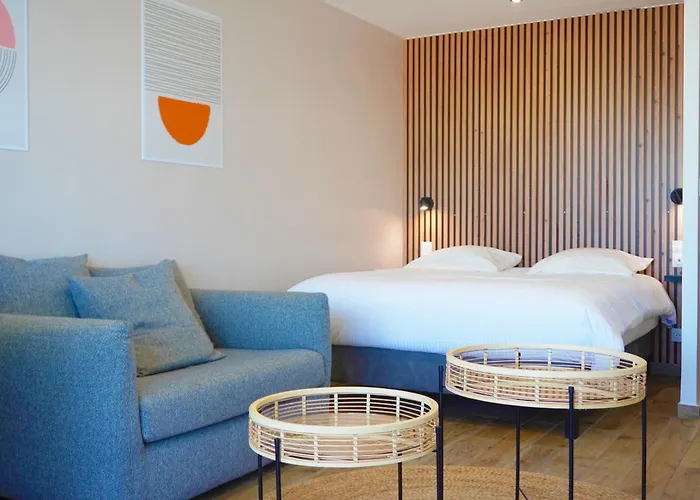 Cosy Devant Rer B Tgv Sncf Massy (Essonne)